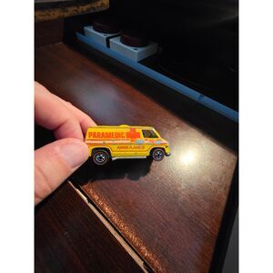 Hot Wheels Super Van Paramedic Red Line Vintage